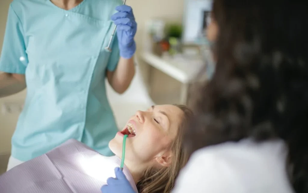 How Dentists Spot Cracks Didcot